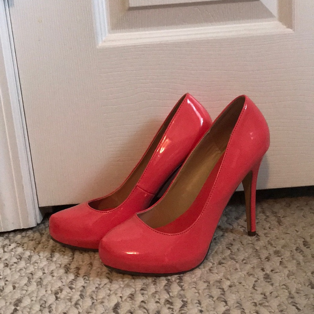 Women’s size 8 coral heels brand new